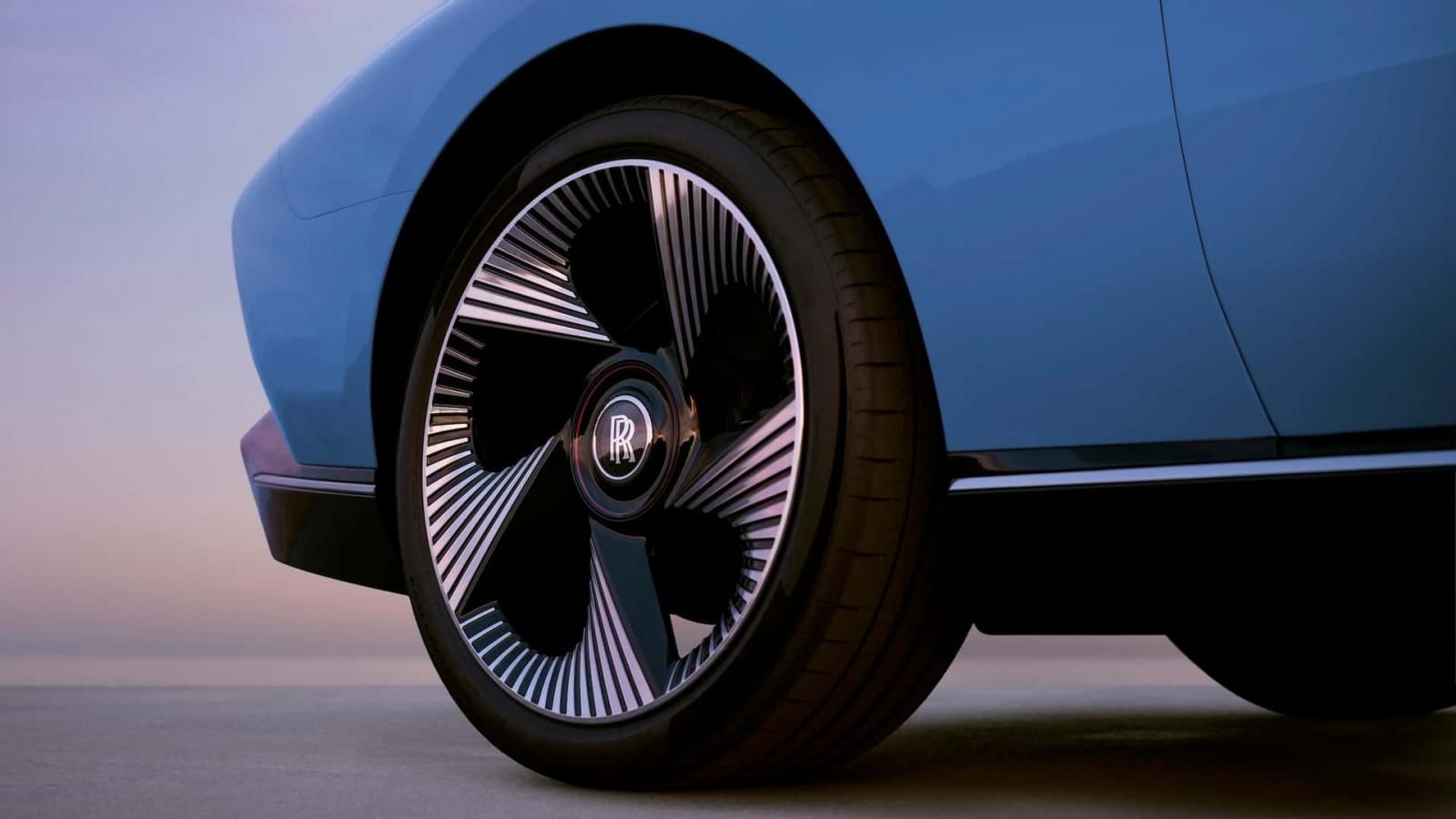 Αυτή η Rolls-Royce έχει τιμή από 8 εκατ. ευρώ αλλά μόνο στα... χαρτιά